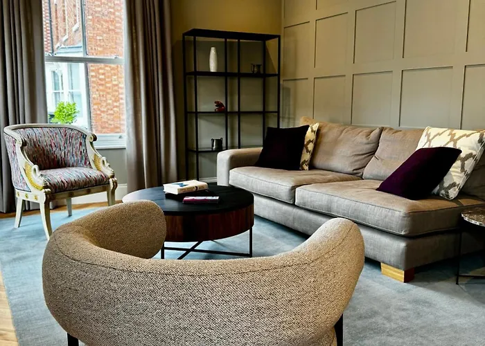 Macbeths Corner High End Luxury Apartment In Centre With Parking