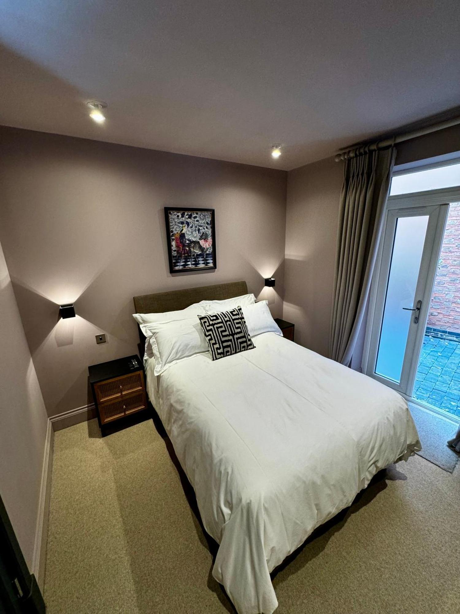 Apartment Macbeths Corner High End Luxury In Centre With Parking *