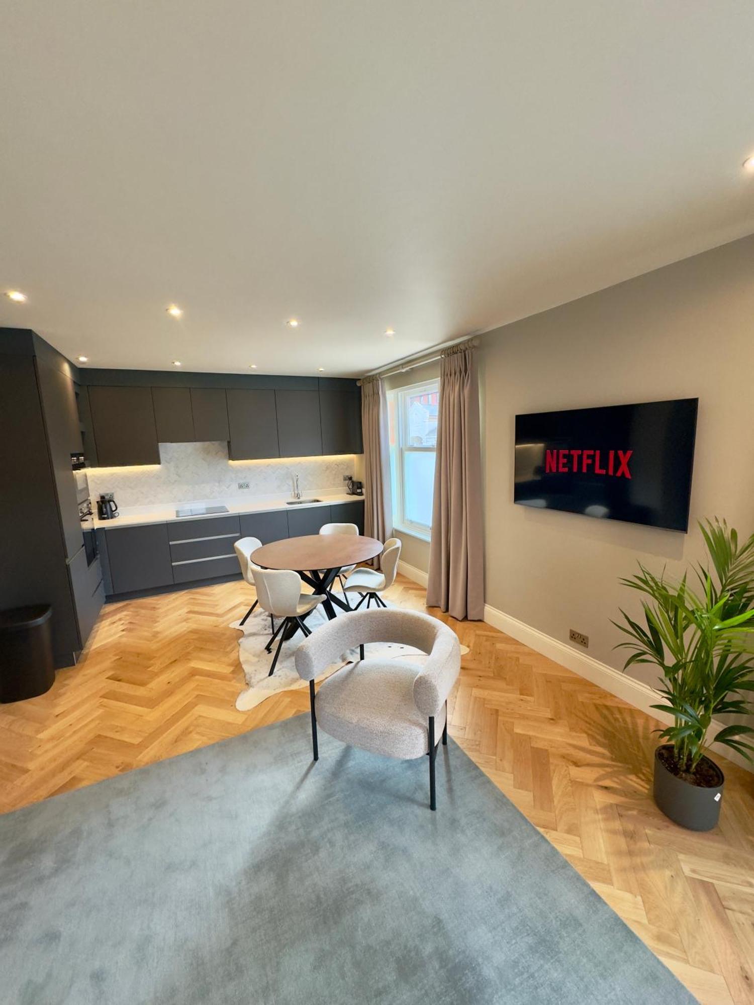 Macbeths Corner High End Luxury In Centre With Parking Apartment *