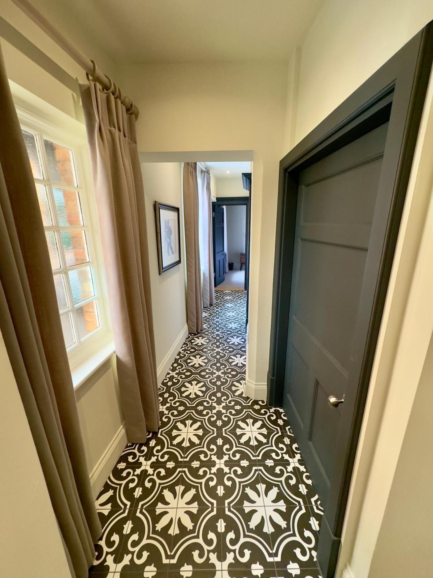 Apartment Macbeths Corner High End Luxury In Centre With Parking *